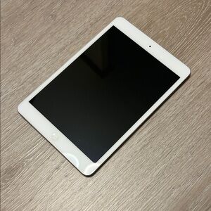 Apple iPad Mini A1432 1st Generation White/Silver Tablet LOCKED